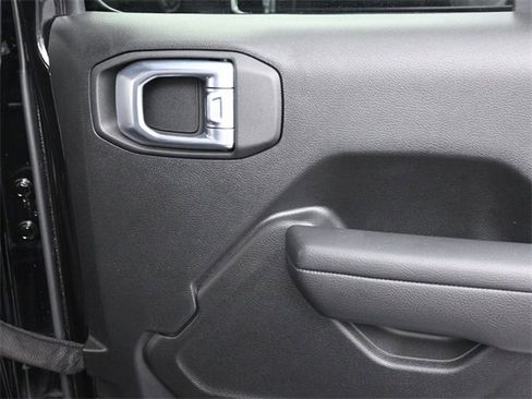 Used 2024 Jeep Gladiator Rubicon w/ Safety Group image 29