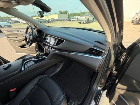 Used 2021 Buick Enclave Avenir w/ Avenir Technology Package AWD/4WD image 28