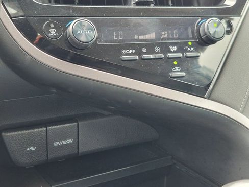 Used 2024 Toyota Camry SE FWD image 15