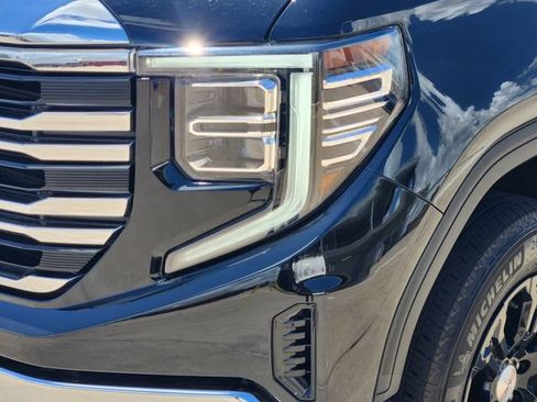 Used 2025 GMC Sierra 1500 SLT RWD image 9