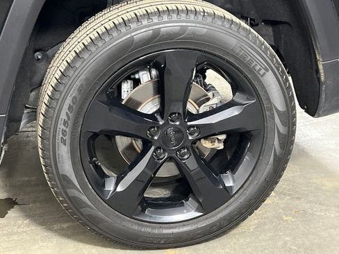 Used 2023 Jeep Grand Cherokee Limited w/ Luxury Tech Group II image 42