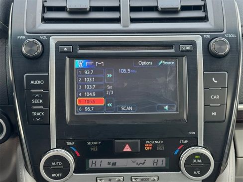 Used 2014 Toyota Camry L image 16