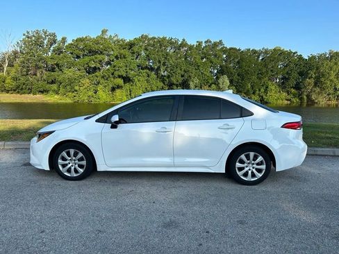 Used 2020 Toyota Corolla LE FWD image 2