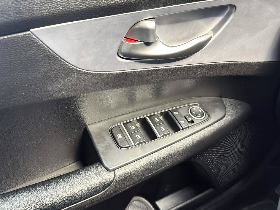 Used 2021 Kia Forte LXS FWD image 23