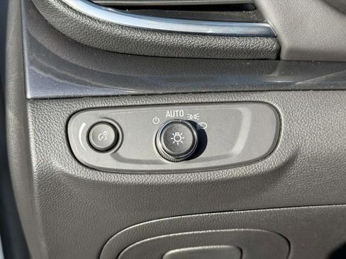 Used 2022 Buick Encore Preferred w/ Safety Package image 17