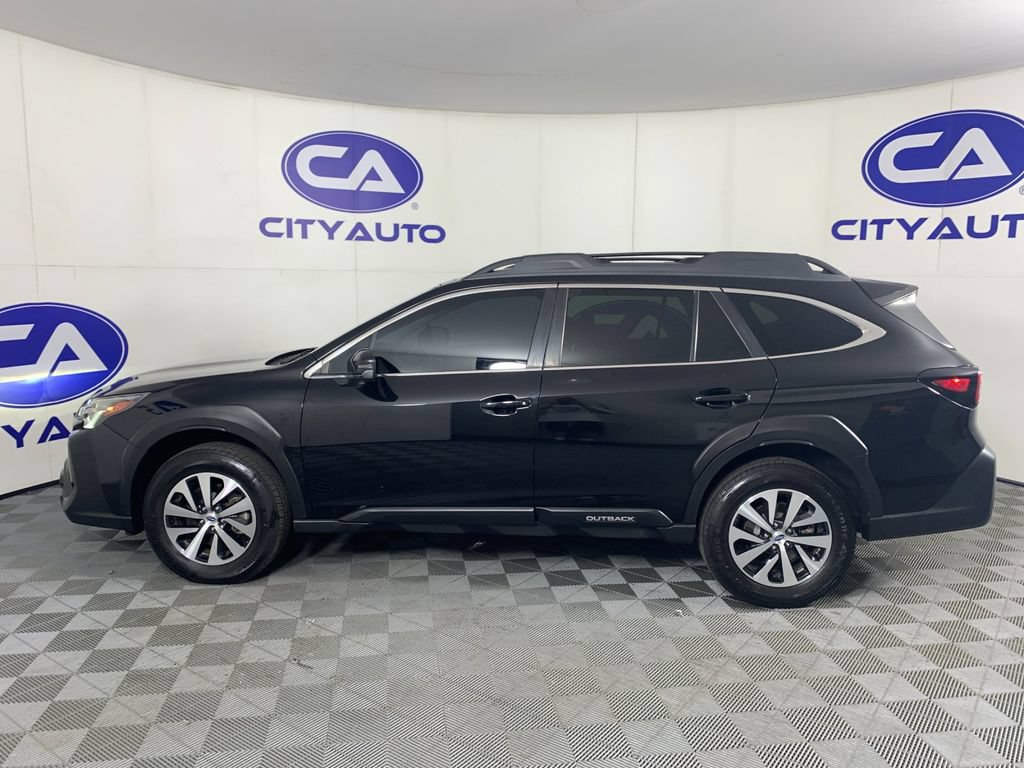 Used 2023 Subaru Outback Premium AWD/4WD image 6