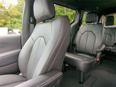 New 2026 Chrysler Voyager LX image 12