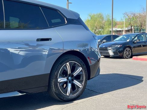 Used 2025 BMW iX xDrive50 w/ Sport Package AWD/4WD image 10