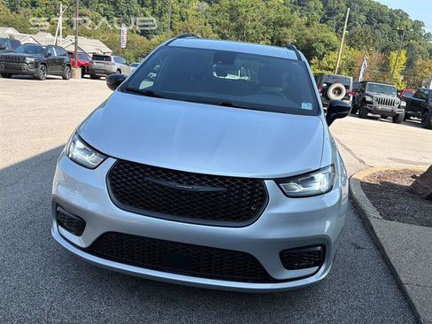 Used 2024 Chrysler Pacifica Touring-L w/ S Appearance Package AWD/4WD image 2