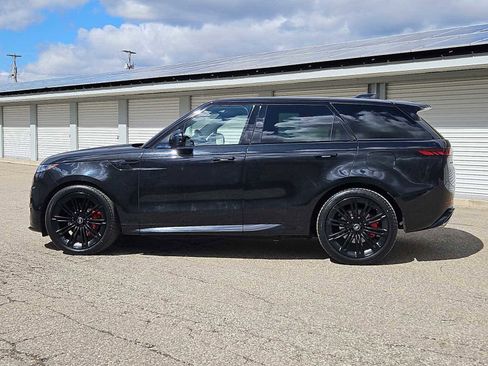 Used 2025 Land Rover Range Rover Sport Dynamic SE AWD/4WD image 3