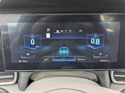 Used 2025 Hyundai Elantra SEL FWD image 32