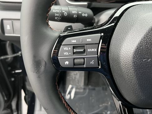 Used 2025 Honda Pilot Sport image 18