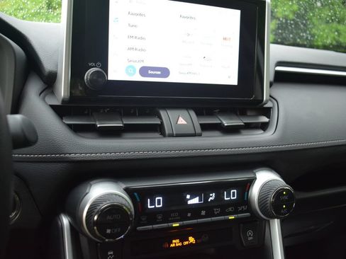 Used 2025 Toyota RAV4 XLE FWD image 15