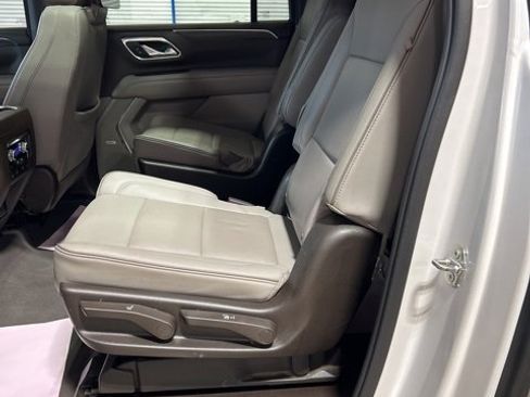 Used 2021 GMC Yukon XL SLT w/ Rear Media and Nav Package image 13