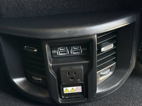 Used 2024 RAM 2500 Laramie AWD/4WD image 26