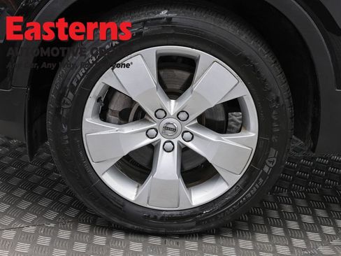 Used 2022 Volvo XC40 T5 Momentum AWD/4WD image 32