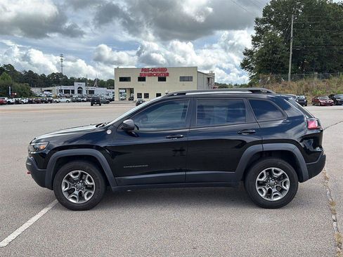 Used 2019 Jeep Cherokee Trailhawk AWD/4WD image 5