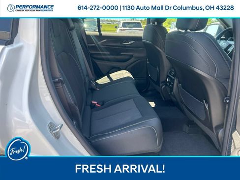 Used 2026 Jeep Grand Cherokee Laredo AWD/4WD image 15