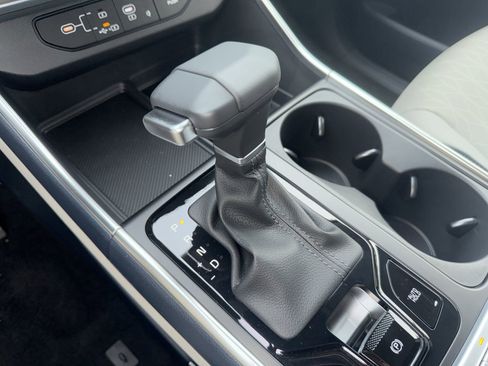 New 2026 Kia Carnival EX FWD image 17