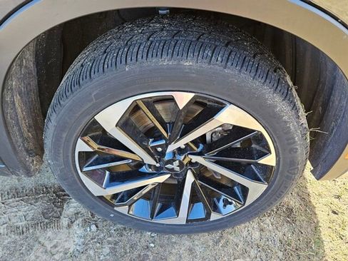 Used 2024 Mitsubishi Outlander SE image 16