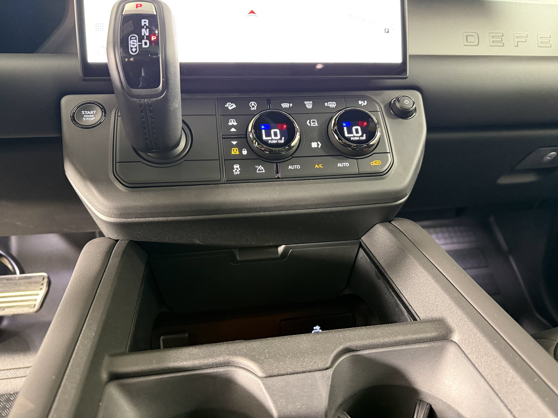 New 2026 Land Rover Defender 110 OCTA AWD/4WD image 20