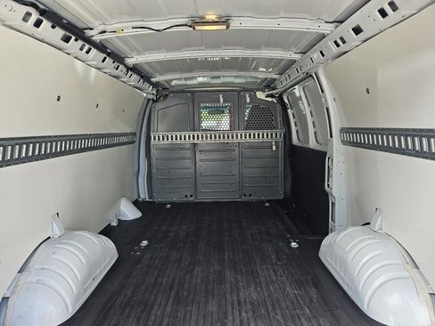Used 2014 Chevrolet Express 1500 RWD image 18