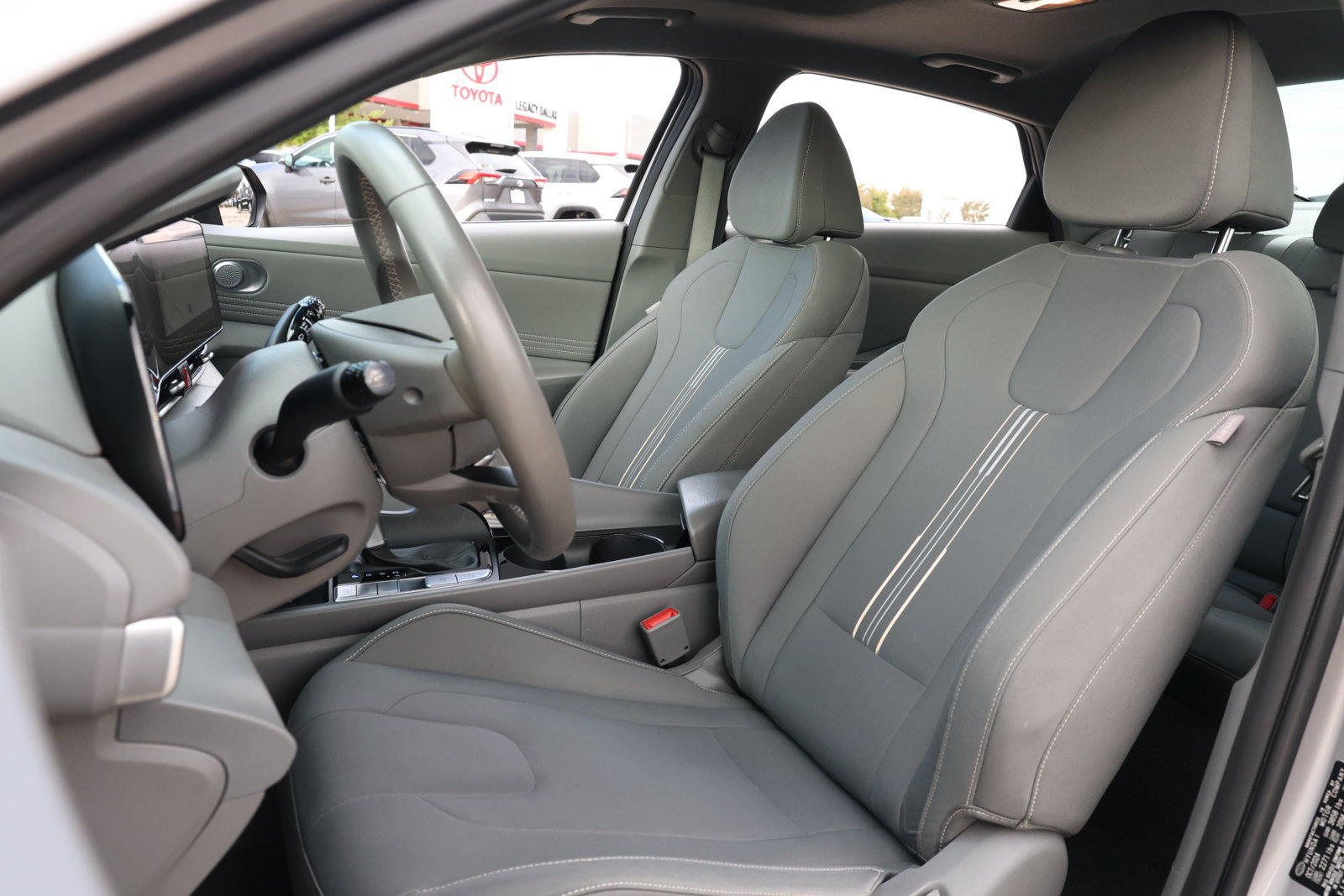 Used 2025 Hyundai Elantra SEL FWD image 30