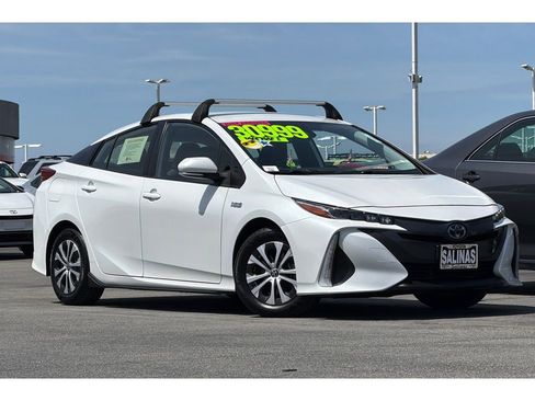Certified 2022 Toyota Prius Prime XLE FWD image 2