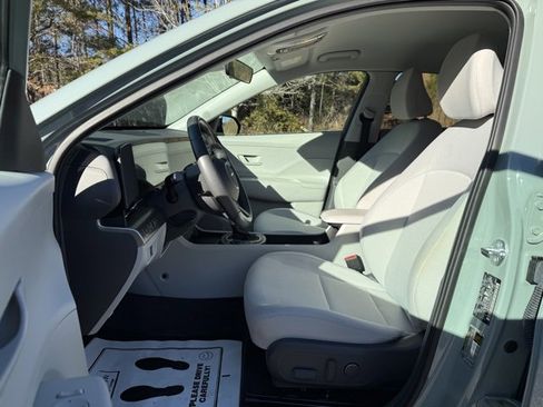 Used 2025 Hyundai Kona SEL image 11