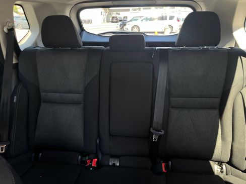 Used 2025 Nissan Rogue SV FWD image 40