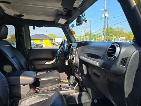 Used 2013 Jeep Wrangler Unlimited Sahara w/ Connectivity Group image 16