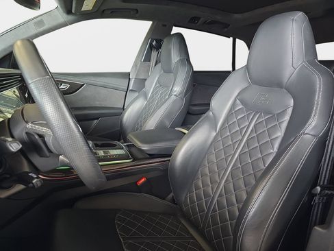 Used 2023 Audi SQ8 Prestige AWD/4WD image 16