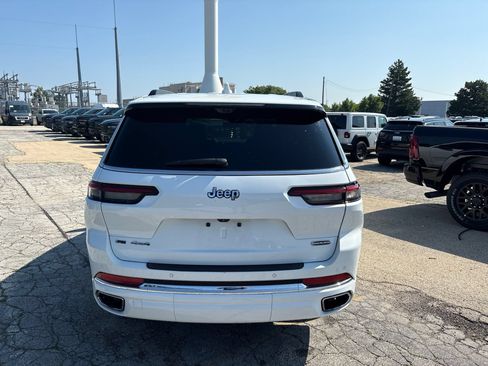 Used 2021 Jeep Grand Cherokee L Overland w/ Luxury Tech Group IV AWD/4WD image 6