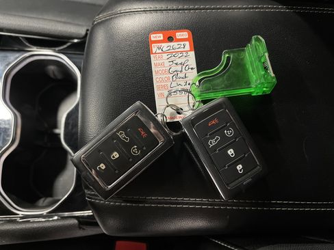 Used 2022 Jeep Grand Cherokee L Limited image 27