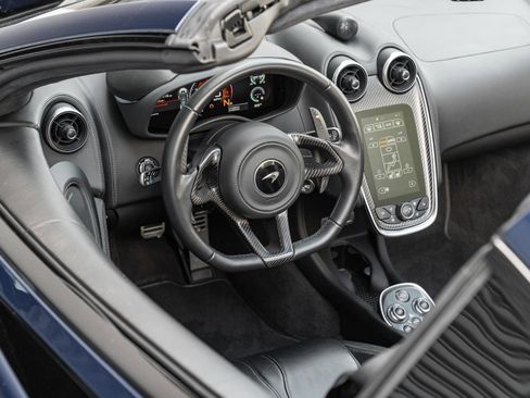 Used 2020 McLaren 570S Spider RWD image 8