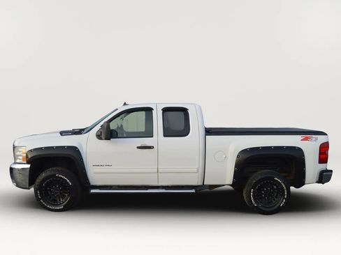 Used 2010 Chevrolet Silverado 2500 LT w/ Interior Plus Package image 2