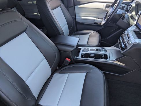 Certified 2022 Ford Explorer XLT w/ Equipment Group 202A RWD image 10