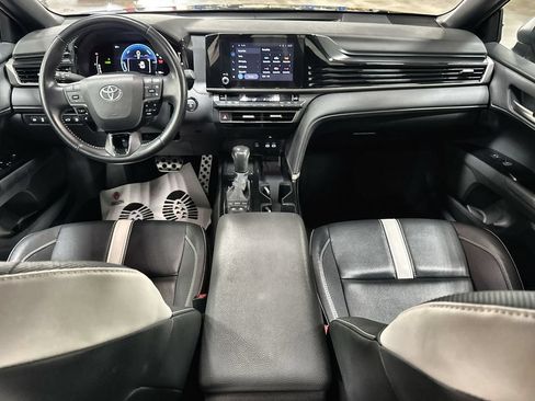 Used 2025 Toyota Camry SE FWD image 25