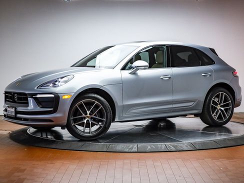 Used 2025 Porsche Macan image 1