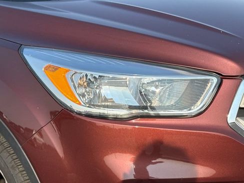 Used 2018 Ford Escape SE w/ SE Sync 3 Package AWD/4WD image 12