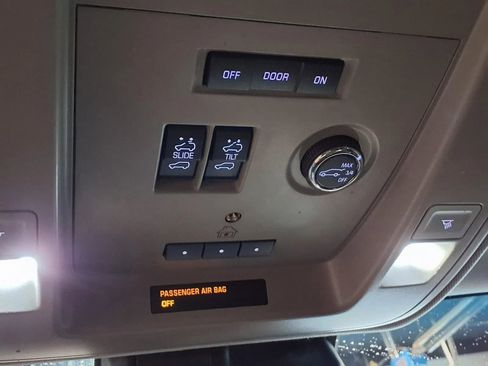 Used 2016 Cadillac Escalade ESV Luxury AWD/4WD image 23