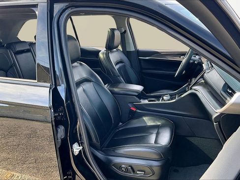 Used 2023 Jeep Grand Cherokee Limited w/ Black Appearance Package image 7