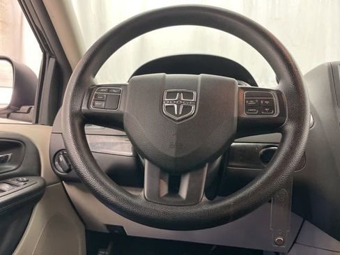 Used 2018 Dodge Grand Caravan SE w/ UConnect Hands-Free Group image 15