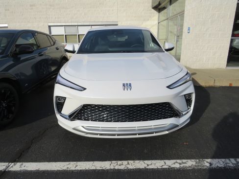 New 2026 Buick Envista Avenir image 2