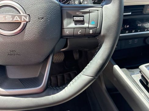 Used 2025 Nissan Rogue SV image 15