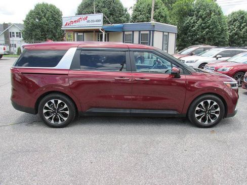 Used 2024 Kia Carnival EX FWD image 3