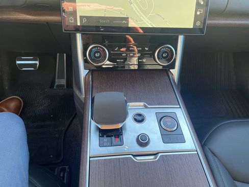 Used 2023 Land Rover Range Rover SE image 20