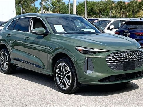 Certified 2025 Audi Q5 Premium Plus image 2