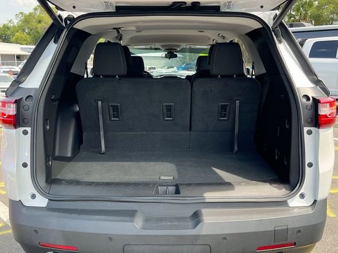 Used 2021 Chevrolet Traverse LT FWD image 25
