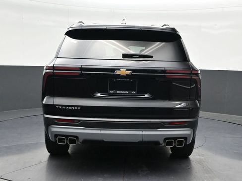 Used 2025 Chevrolet Traverse LT FWD image 4
